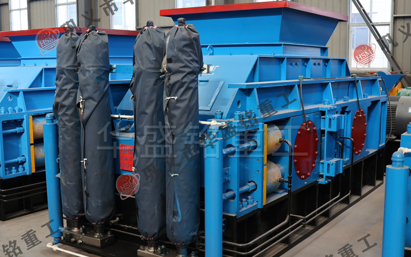 '時產(chǎn)200噸大型對輥機,大型雙輥破碎機產(chǎn)量,對輥破碎機廠家,全液壓對輥破碎機價格