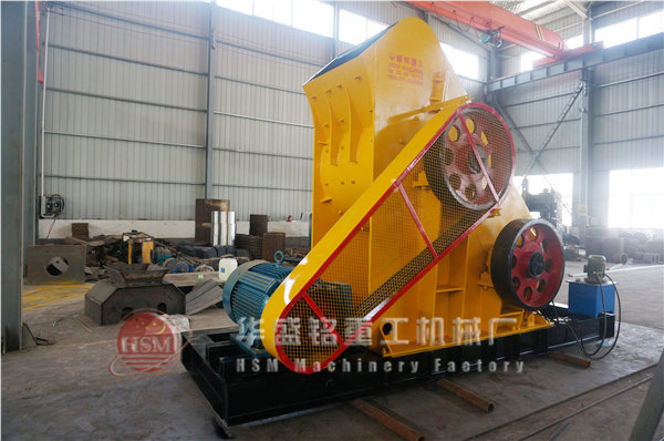 雙級(jí)無(wú)篩底粉碎機(jī)