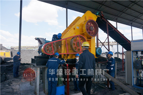 雙級(jí)無(wú)篩底粉碎機(jī)