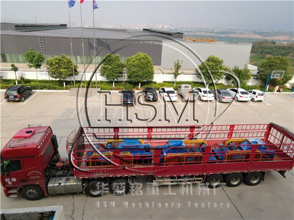 三臺750ⅹ500型對輥破碎機(jī)一起發(fā)往貴陽