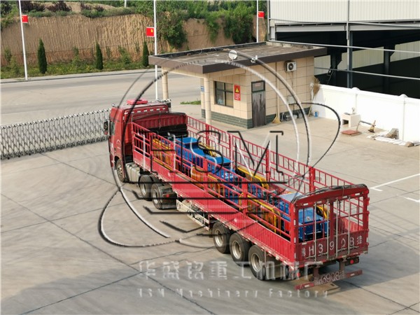 三臺750ⅹ500型對輥破碎機(jī)一起發(fā)往貴陽