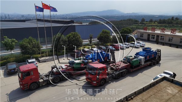 兩臺1810型液壓對輥制砂機發往河北秦皇島